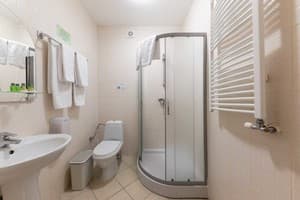 Отель Богольвар. Люкс двухместный семейный (трехкомнатный) 9